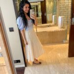 Sukirti Kandpal Instagram - It takes more than a good body to look good. Uv got to have the heart and soul to go with it 👩🏻‍🦱🌸❤️🐈 I've got my cats so I guess it counts 😬😀