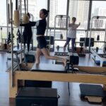 Sukirti Kandpal Instagram - Rise and shine it's Pilates time with the lovely group @haamidmehdi @radhikasbalancedbody Remi Commercio