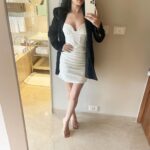Sukirti Kandpal Instagram - 😎🌸🤓. Life.