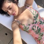 Sukirti Kandpal Instagram - 🌊🍷🌸🤩😎
