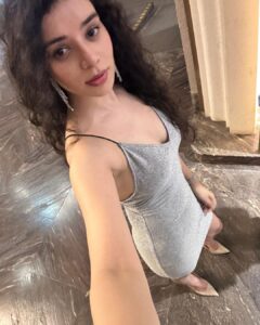 Sukirti Kandpal Instagram - Silver lining . Literally .