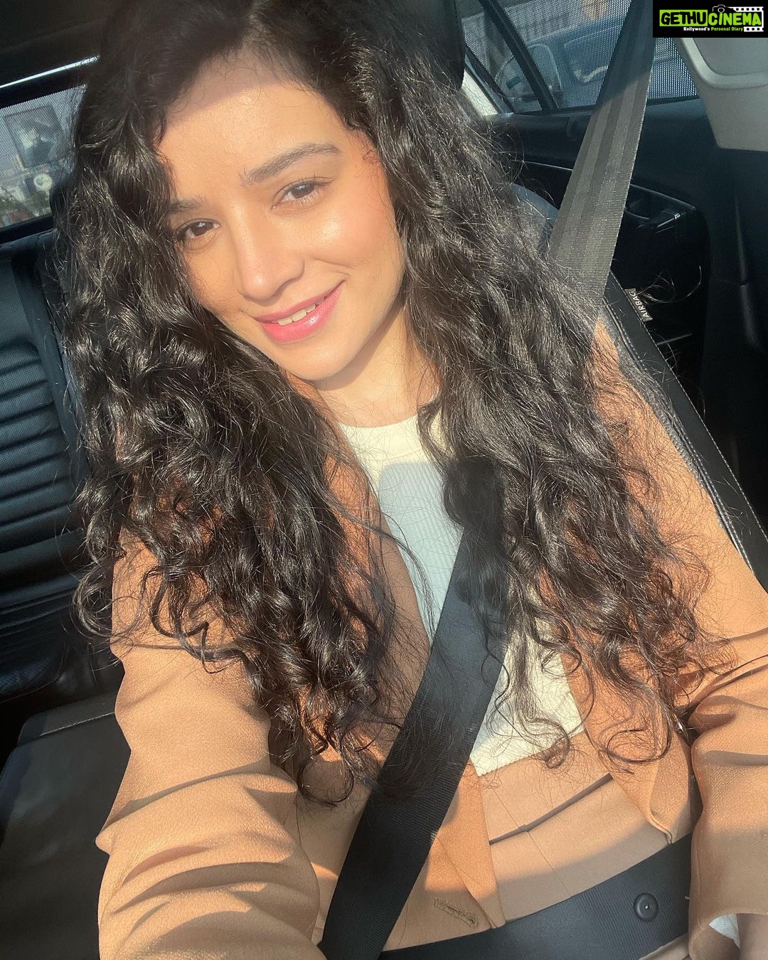 Sukirti Kandpal Instagram - π©π»βπ¦±πΈπβ€οΈ