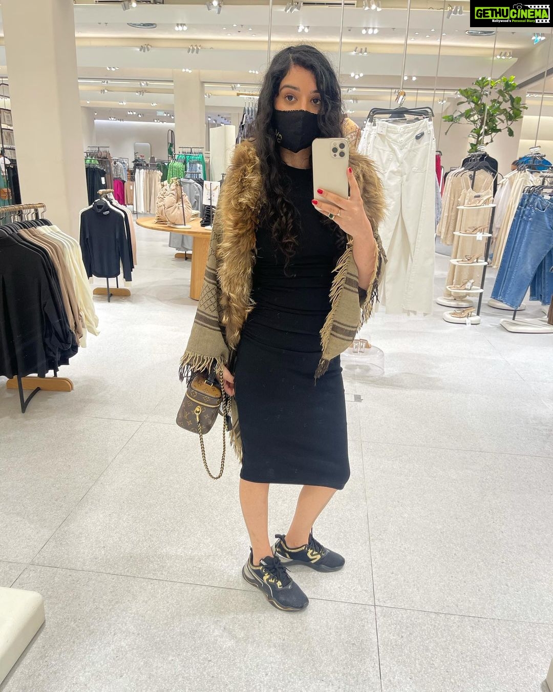 Sukirti Kandpal Instagram - Shopping eating watching films ... ππ©π»βπ¦±πΈπ
