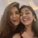 Sumbul Touqeer Khan Instagram - What a crazyyyy night⭐️ Mere apne❤️