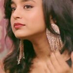 Sumbul Touqeer Khan Instagram - They say "maturity comes with age," but Sumbul has taught us that maturity comes with experience. On this special occasion of Lohri, Sumbul has vowed to be more vocal and won't let contestants easily make her the soft target. Rate her WKV look from 1-10🔥 🧣Styled by- @rimadidthat 🥻Saree by- @swadeshi_shringaar 💍Jewellery by- @GoldenByRee 🤝PR by- @MediaTribeIn @endemolshineind @colorstv @vootselect . . . #reelsexplore #bbqueensumbul #sumbularmy #sumbulinbiggboss #colorstv #voot #sumbultouqeer #sumbul #sumbultouqeerkhan #sumaan #sumbulforthewin #sumbulsquad #biggboss16 #BB16