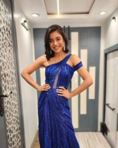 Sumbul Touqeer Khan Instagram - Feeling bluetiful 😁❤️

Styled by- @purvabansal5
Outfit- @Dlmayaofficial
Jewellery- @shrustarin