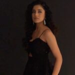 Sumbul Touqeer Khan Instagram - @sumbul_touqeer @fzyfuzionstudio #ilmanaazphotography📷 #sumbultouqeer @snehzala @viralbhayani @colorstv #bigboss #trending