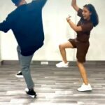 Sumbul Touqeer Khan Instagram - Jab rehearsal 15 minutes mein ho jaaein....baithe baithe kya karein karna hai kuch kaam 🕺💃
