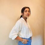 Sumbul Touqeer Khan Instagram - This chapter feels really good⭐️🤍 _________________________ Styled by @rimadidthat Shirt @Houseofreeofficial Mumbai, Maharashtra
