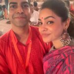 Sumona Chakravarti Instagram – While i wait for u to wake up on your birthday morning thanks to time zone diff… here’s a trip down memory lane…

To growing up, to transitioning from just siblings to friends to confidantes to sharing memes… for the love of football, sneakers, Kareena Kapoor, K3G & Prateek Kuhad …. 
I love you more than words could ever express. 
I miss you. Even the annoying parts. ❤️

Wishing you abundance of love & happiness always. 💙🪬🧿

Happy Birthday 🐑 

♥️

Love,
Rooney, Bubbles, n me 🙋🏻‍♀️