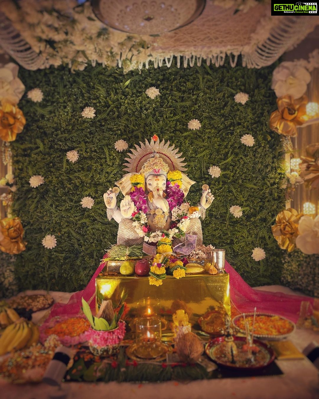 Sumona Chakravarti Instagram - Life as long as Lord Ganesha’s trunk 🐘, Trouble as small as the mouse 🐁, Moments as sweet as modaks, Here’s wishing everyone a warm happy Ganesh Chaturthi. 💫✨ #GanapatiBappaMorya 🪬🧿🙏🏻💙