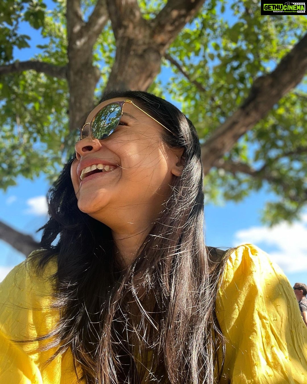 Sumona Chakravarti Instagram - βTo envy the happiness of others is madness. We cannot use it. Happiness is not ready-made, but tailor-madeβ. ~ Andre Gide ππππ