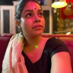 Sumona Chakravarti Instagram - MARCH’in through.. 🌻🌸💜🐝 #WestBengalDiaries #ShonarBengal #shotoniphone