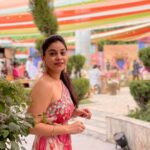 Sumona Chakravarti Instagram - मेहँदी है रचने वाली । 🌸 🌸🌸 #MereYaarKiShaadiHai 👗 : @gopivaiddesigns 💍: @curiocottagejewelry HMU: Me 🙋🏻‍♀️