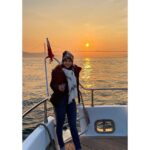 Sumona Chakravarti Instagram - Because sibling is priority… When Oslo- Bombay were re-united in Istanbul for barely 48 hrs. ♥️ 1st Jan 2023 began with a beautiful sunset cruise on the Bosphorus river! Some prayers of gratitude at the Hagia Sofia; to the endless consumption of turkish tea, baklava & kebabs! Ended my trip with the best turkish experience- The turkish hamaam. Uff that was a truly mind blowing experience ❣️ Now i know why people keep going back to Turkey again & again. I can’t wait to see u again in the sunny weather next. Thank you Turkey for the memories 🧿💙 Part 2/2 #TurkeyDiaries #iphonephotography