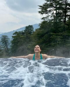 Sumona Chakravarti Instagram - May Day! May Day!! Heatwave go Away!!! or take me back to the Hills 🏔 #throwbackmemories #HimachalDiaries