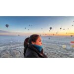 Sumona Chakravarti Instagram - Ended 2022 with the most spectacular sunrise of the year in a hot air balloon flight at 650 meters high & -1 degree 🥶 From freezing Cappadocia to the sunny cold weather in Bodrum! Thank you Universe for the experience & the memories 💞🧿💞 Part 1/2 #TurkeyDiaries #iphonephotography #hotairballoon Türkiye