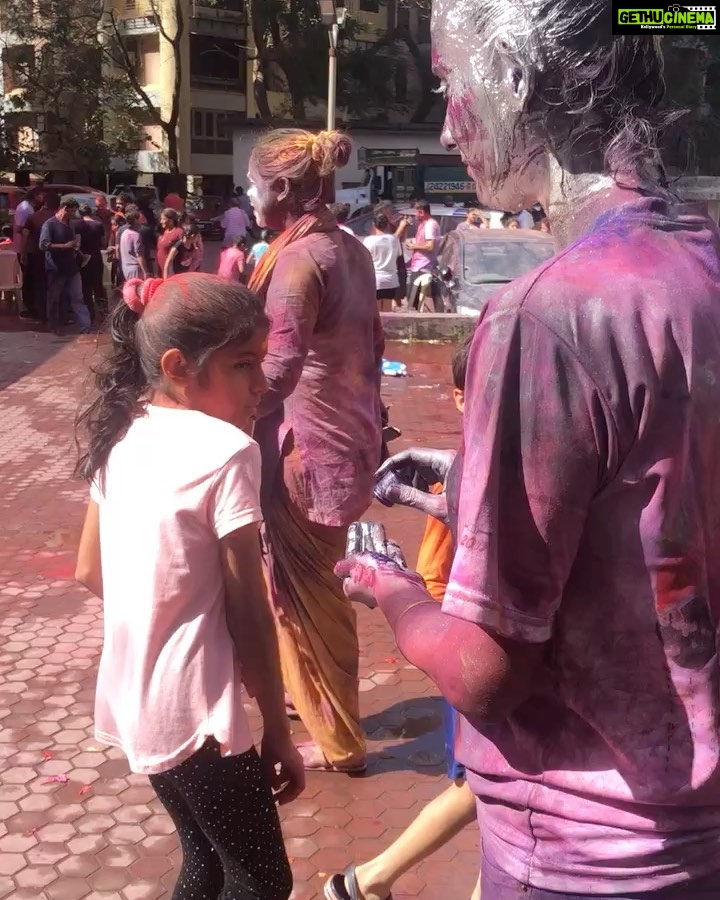 Sumona Chakravarti Instagram - Holi ki kuch yaadein. BC (Before Covid) Never thought I’ll say this but i miss this Holi madness. #myvibe #mytribe ♥️♥️♥️ @nehakhurana5 @anusoru @itsoru @dushysing @nidhikurda @khuranasamir @singh_prerna04 #holi #holifestival #HoliHai