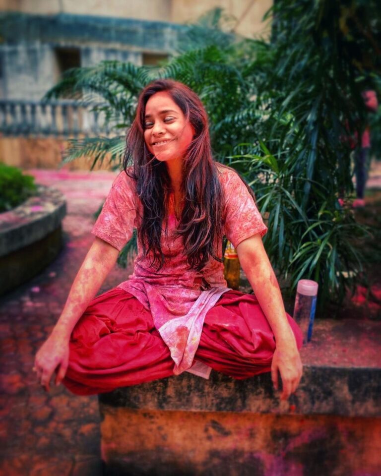 Sumona Chakravarti Instagram - The actual Candid photo-dump! 👻🤡🧟