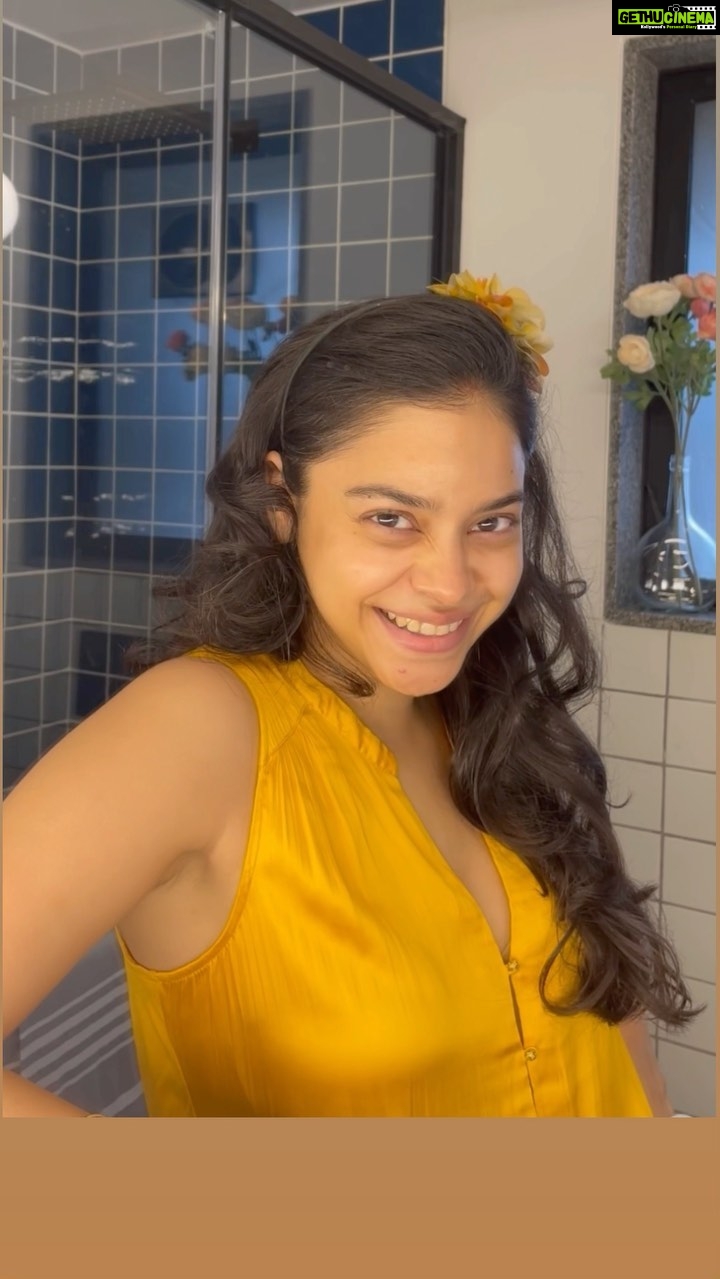Sumona Chakravarti Instagram - #Ad 🚨Giveaway Alert! 🚨 Tell me what you love most about Garnier's Bright Complete Vitamin C Serum and 3 lucky winners will get a chance to win goodies from @garnierindia The Garnier Bright Complete Vitamin C Serum is a must try for Spot-less, Bright skin in just 3 Days*! Vitamin C Se #SpotlessMe #CTheChange @amazonfashionin @nykaa @flipkart @letspurplle *Basis Clinical Studies.