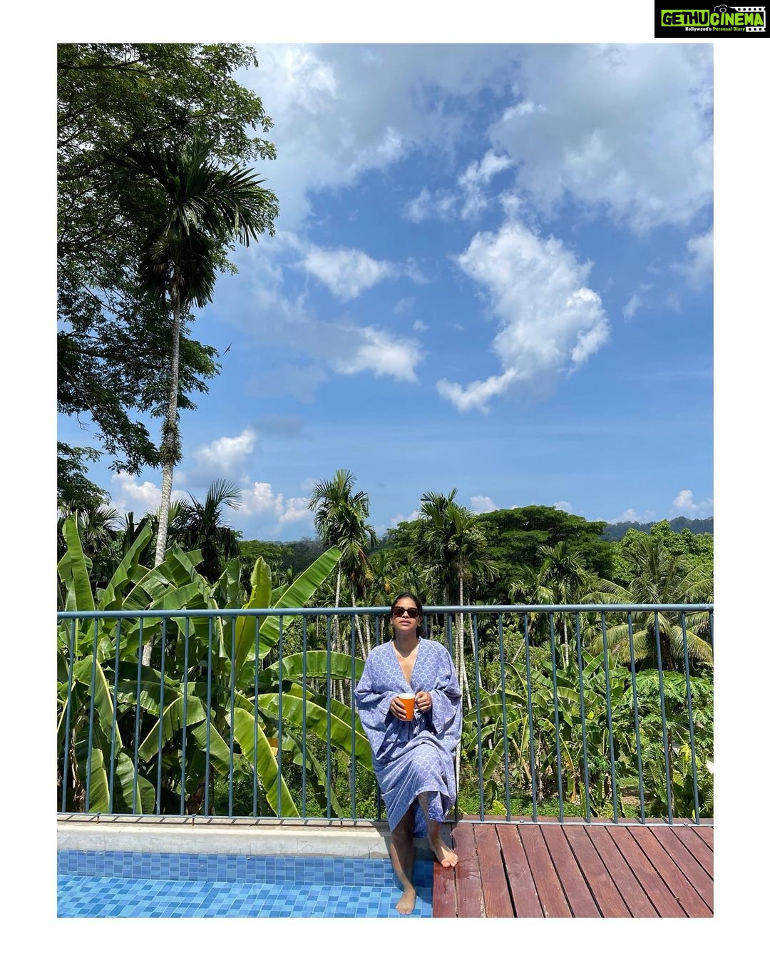 Sumona Chakravarti Instagram - I miss Mornings like these! Sun, clear blue skies, the trees…. 🌝🌴🌻 . #throwbackmemories #WhenIGotHavelocked #islandgirl #gypsysoul #desisolotraveller