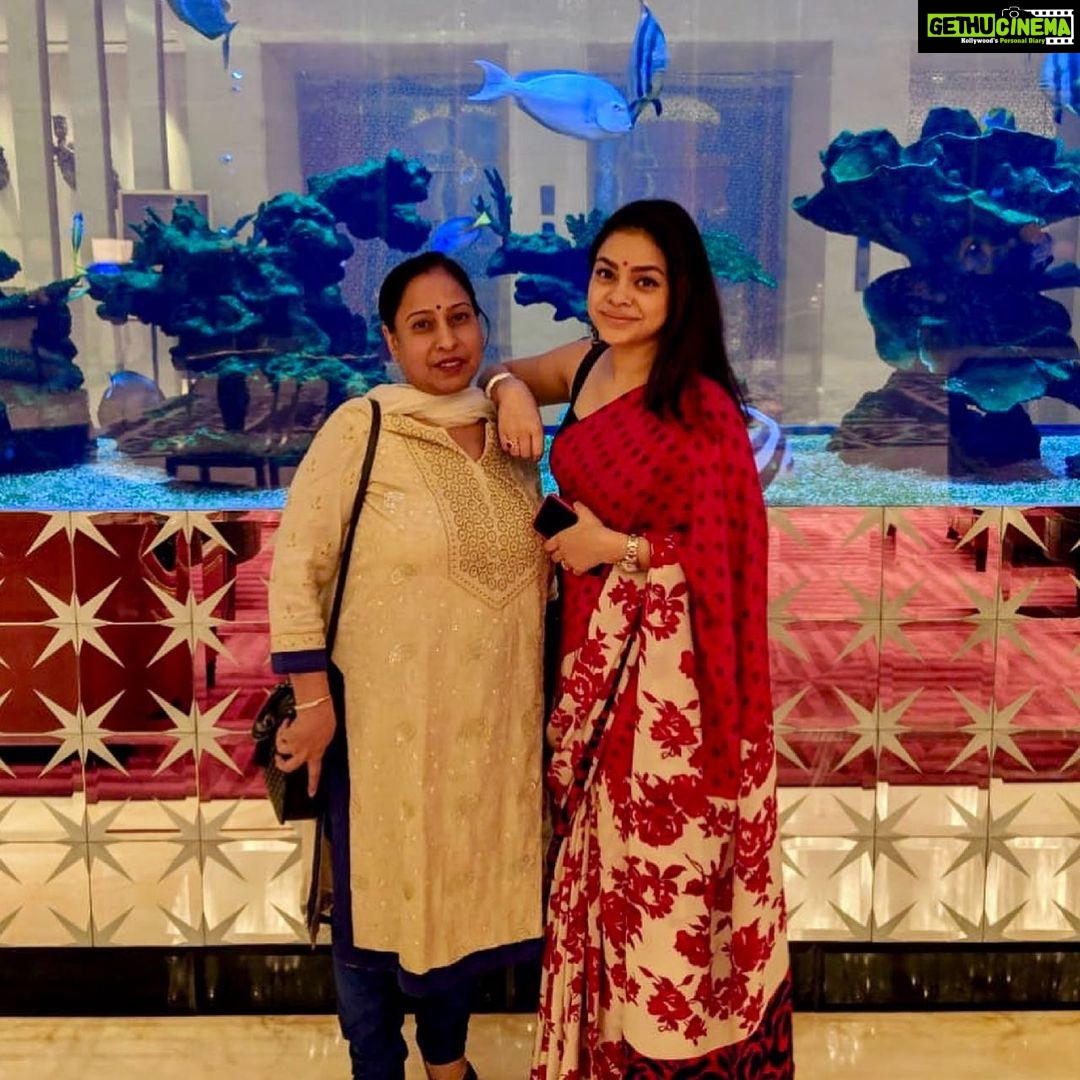 Sumona Chakravarti Instagram - Your womb was my first home. Your love was the first love i’ve ever known. Your kindness & unconditional love & faith in us makes us want to be a better human beings. I love u Maa. Happy Mother’s Day ♥️🧡