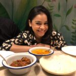Sumona Chakravarti Instagram - Love = Happiness = Food 🌸♥️🥂 . . 14.02.2021 Thank u @gulaam_gouse_deewani for having us over! 🤗 The Tanjore Tiffin Room Khar