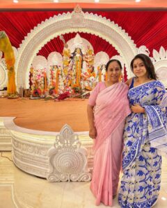 Sumona Chakravarti Instagram - Shubho Bijoya priti-o-shubechha janai shobaike! 🌺 Happy Dussehra! 🌸🙏🏻🌸