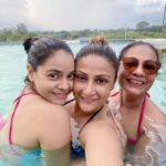 Sumona Chakravarti Instagram - Laughing away the Blues 🧿💙 @urvashidholakia @taranaraja ♥️ Shuttu ~ Guddu ~ Chotu (go figure whose who 😂) ♥️ #lifelines #myvibe #mytribe Why You Want to Know.