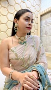 Sumona Chakravarti Instagram - Kappu ki Biwi aka BINDU ka Diwali look 💥💫🪔 #TKSS Wearing : @justchiffons Jewellery: @aquamarine_jewellery MUA : @rameshpanda.mua Hair : @hairbysharda Stylist: @sacorina Film City