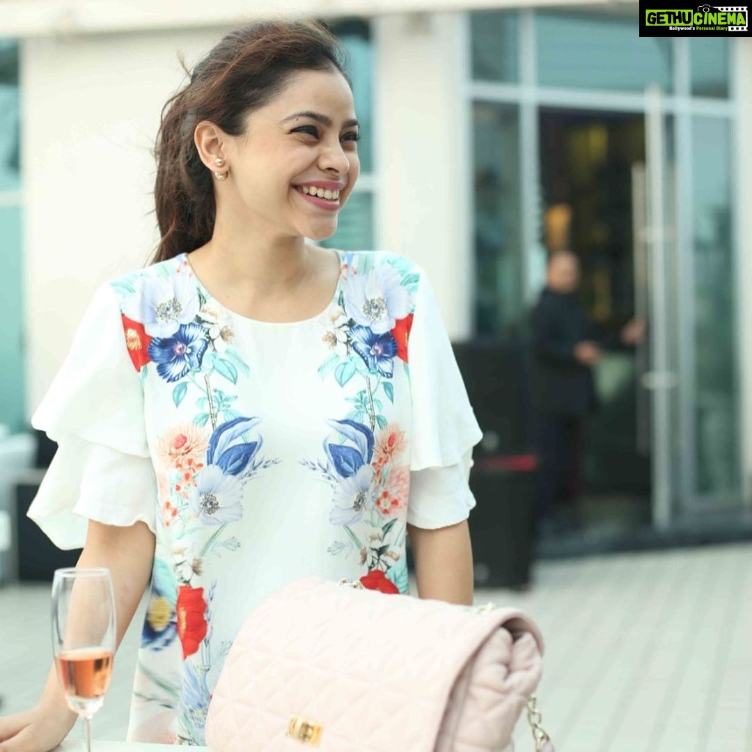 Sumona Chakravarti Instagram - बचपन से… Laugh out loud… . Live. Love. Laugh. ❤️🧡💛💚💙💜