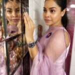 Sumona Chakravarti Instagram - Aye chaand tu kis mazhab ka hai..? Eid bhi teri karwachauth bhi tera. 🌙🌹 Via @nayabalfaaz #VanityVanMusings #TKSS