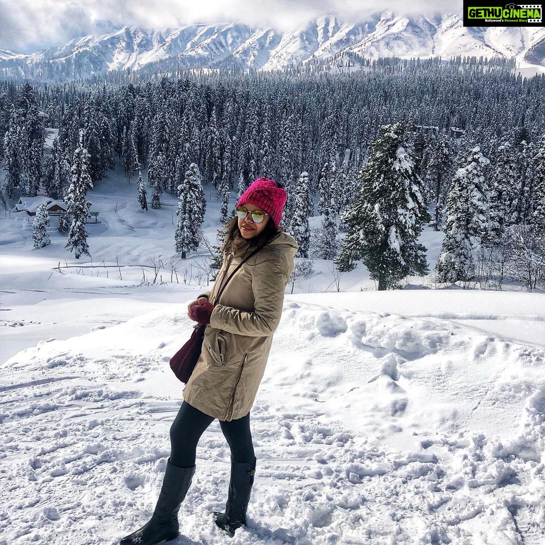 Sumona Chakravarti Instagram - Nature is not a place to visit. It is home. Gary Snyder 🌱 #WorldEnvironmentDay 🌸 (Locations- 1 &2 Havelock Island, 3 Koh Samet, 4 Gulmarg, 5&6 Tirthan Valley)