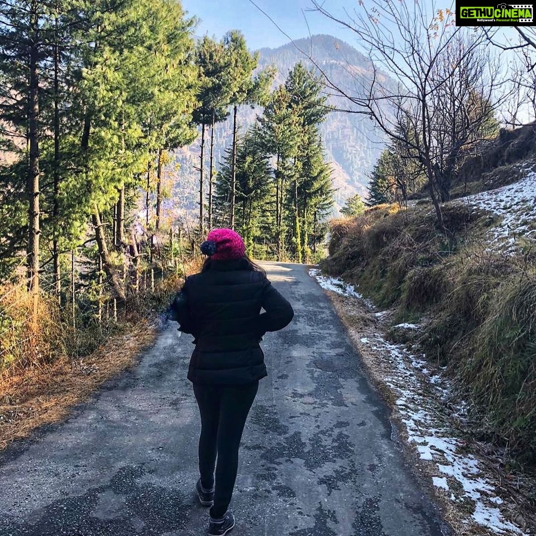 Sumona Chakravarti Instagram - Nature is not a place to visit. It is home. Gary Snyder 🌱 #WorldEnvironmentDay 🌸 (Locations- 1 &2 Havelock Island, 3 Koh Samet, 4 Gulmarg, 5&6 Tirthan Valley)