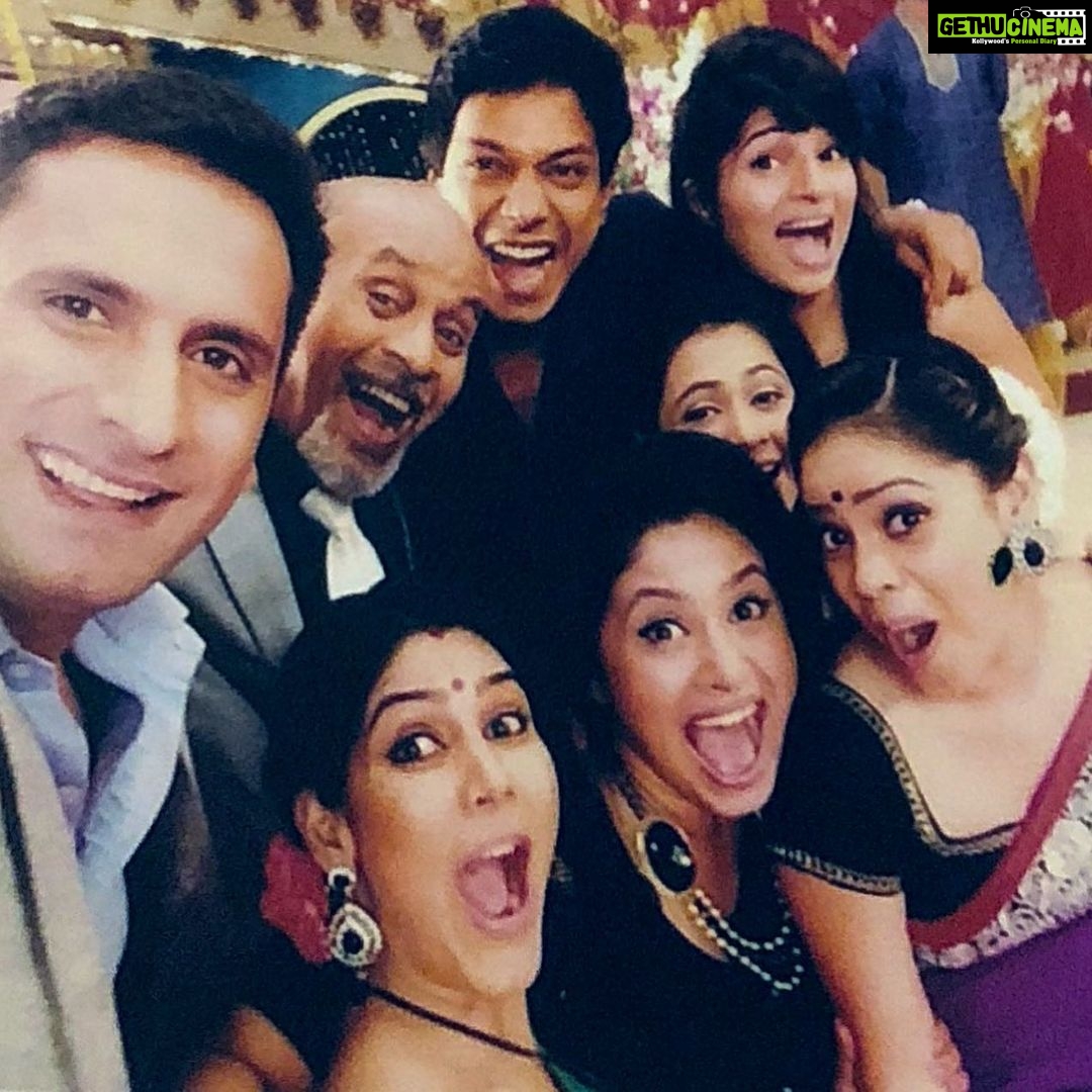 Sumona Chakravarti Instagram - Happy 10th Anniversary to a show that catapulted me into a household name. Bade Achhe Lagte Hain. A show that gave me my due as an actor, made me popular. BALH is my claim to fame. My role of Natasha/Nutz/choti remains closest to my heart. What a graph the character had over a span of 3 yrs. A show that was successful because of the makers, the writers, the creatives, the entire cast & crew. Thank u so much for showering us with abundance of love even after the show got over. ❤️❤️❤️ . #10yearsofBadeAchheLagteHain