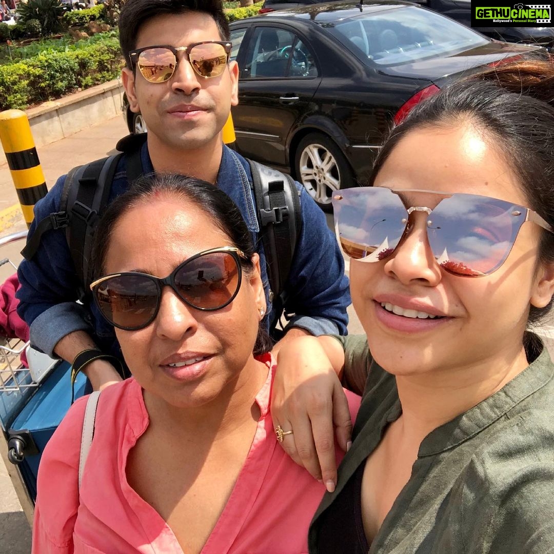 Sumona Chakravarti Instagram - Your womb was my first home. Your love was the first love i’ve ever known. Your kindness & unconditional love & faith in us makes us want to be a better human beings. I love u Maa. Happy Mother’s Day ♥️🧡