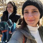 Sumona Chakravarti Instagram - Notice the effort people make to stay in your life 🍭 ~ I love you two very much ❤️✨ @nehakhurana5 & @dushysing . . #Happy2021 #2021Goals #myvibe #mytribe #vacaymode #myfriendsarebetterthanyours #mountainlovers