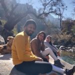 Sumona Chakravarti Instagram - Notice the effort people make to stay in your life 🍭 ~ I love you two very much ❤️✨ @nehakhurana5 & @dushysing . . #Happy2021 #2021Goals #myvibe #mytribe #vacaymode #myfriendsarebetterthanyours #mountainlovers