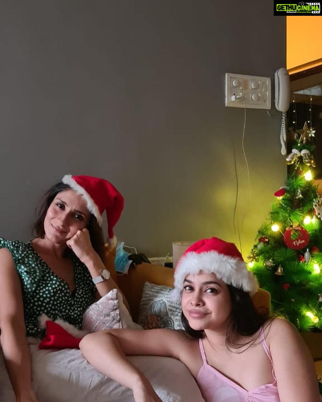 Sumona Chakravarti Instagram - Hey Santa, Thank u for everything. Make 2021 merrier please. Thank u ✨ Merry Christmas 🎄🎅🏼❤️