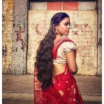 Sumona Chakravarti Instagram - iktu mishti doi please.... & a bangla chobi maybe.... 😉🤓 . . . Mua: @rameshpanda.mua Hair: @hairbyshardajadhav