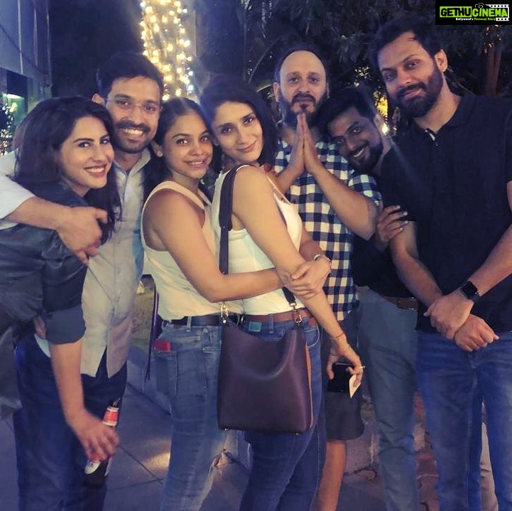 Sumona Chakravarti Instagram - When can we HUG again๐?? #majormissing ๐