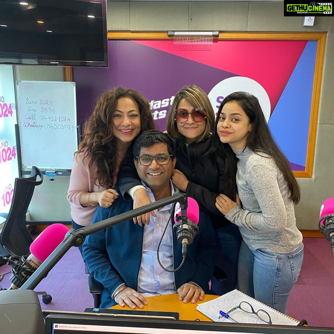 Sumona Chakravarti Instagram - Dubai Familia & Friends 💜☘️💚🌸