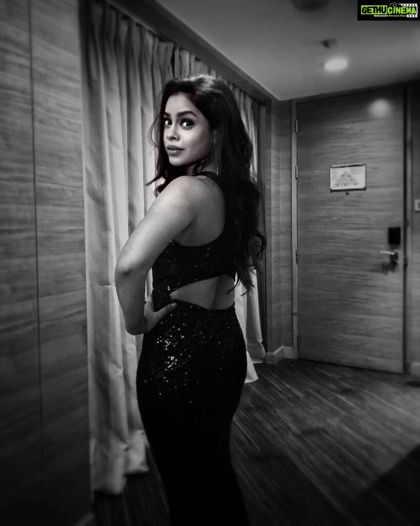 Sumona Chakravarti Instagram - 'Cause everyone hurts Everyone cries Everyone tells each other all kinds of lies Everyone falls Everybody dreams and doubts Got to keep dancing when the lights go out.. 🎵Everyday Life, Coldplay🎵