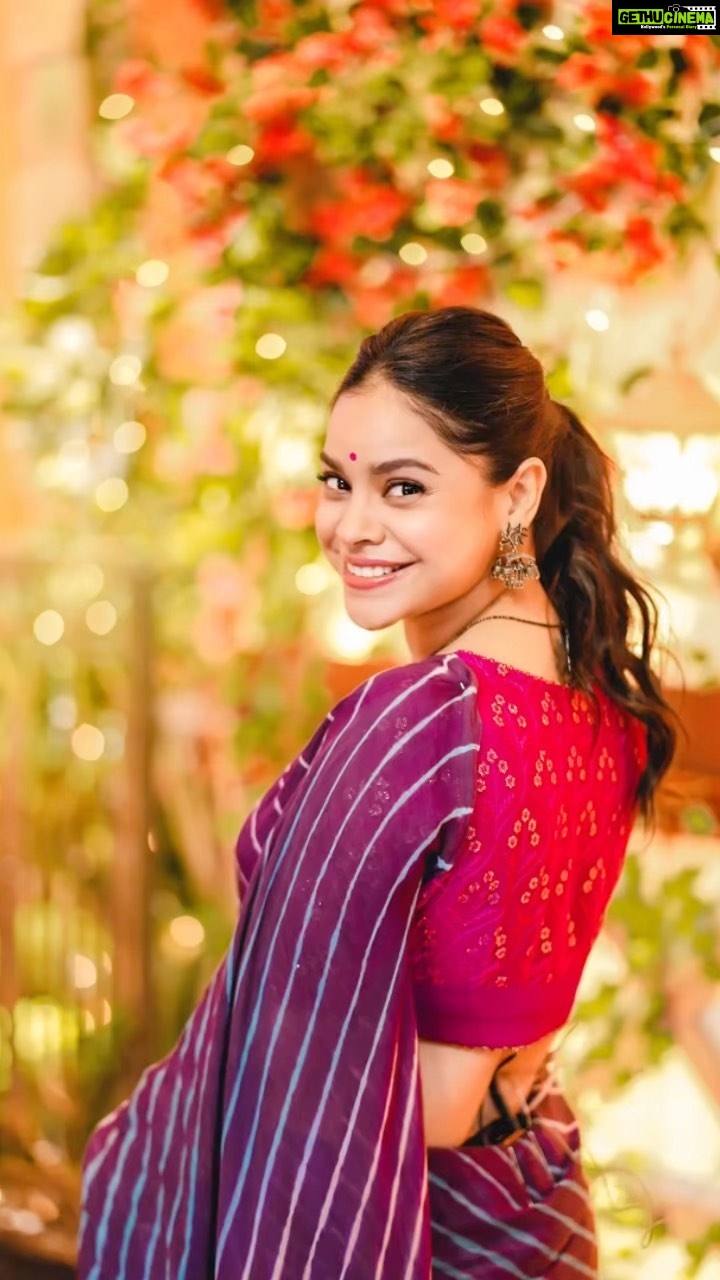 Sumona Chakravarti Instagram - Welcome Back - “KAPIL KI BIWI aka BINDU” 💗 Trying to make Bindu look pretty always @rameshpanda.mua & @hairbysharda 🙏🏻🤞🏽🪬 1 Day to go. Starting 10th Sept 2022 Every Sat & Sun 2130 hours IST only on SONY TV. #thekapilsharmashow 🧿💙 @banijayasia @sonytvofficial