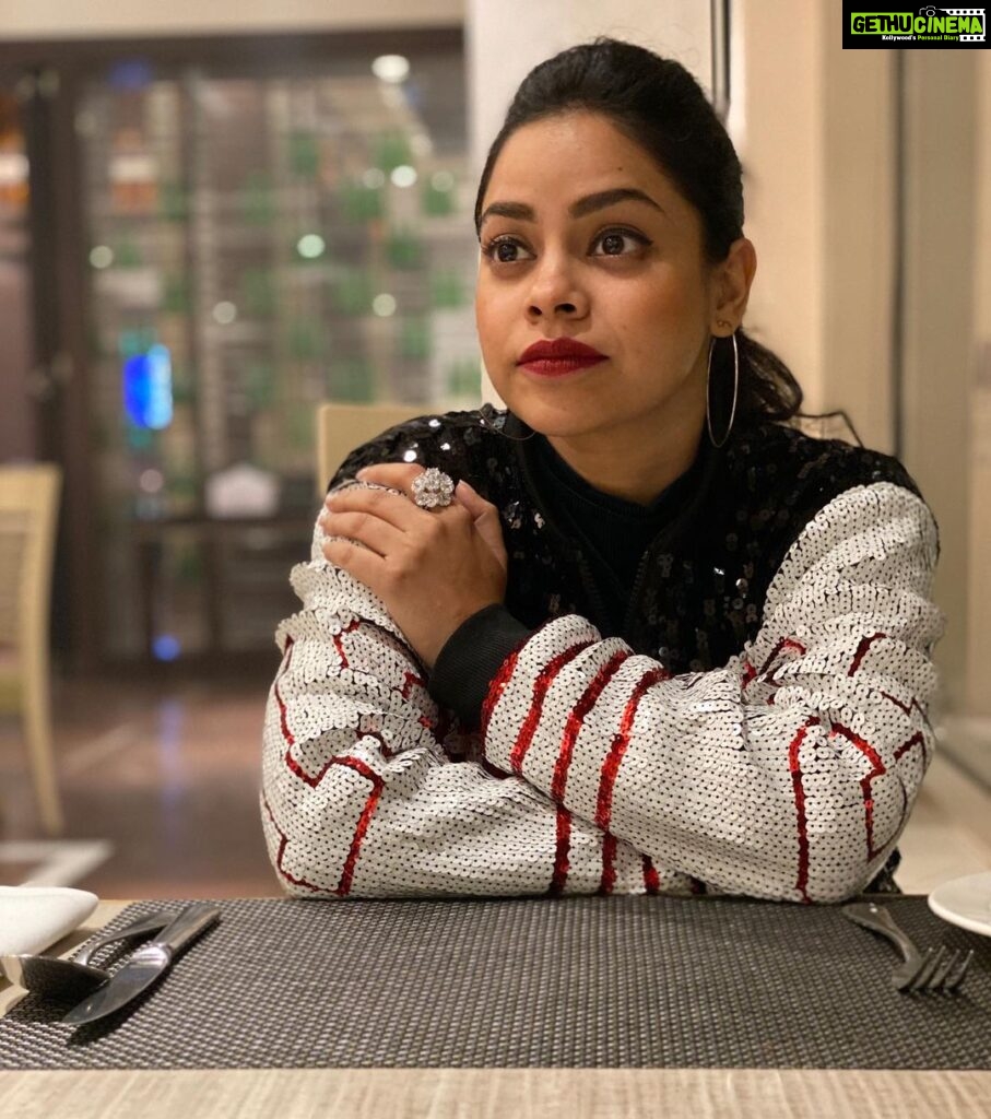 Sumona Chakravarti Instagram - “It’s not what’s under the Christmas tree that matters but whose around it”. - A Charlie Brown Christmas (film) 🎅🏼🎄⛄️💚