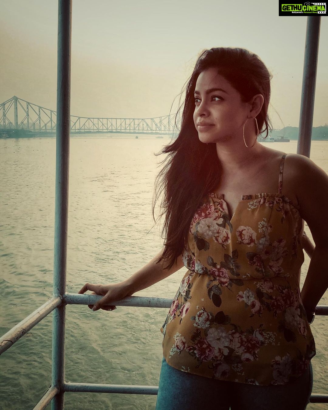 Sumona Chakravarti Instagram - 🍂🍂🍂 Howrah, India