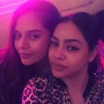Sumona Chakravarti Instagram - From FYJC i.e 2004 & counting... Happy Birthday Applycious🍏🍎 To infinite date nights & love for asian food 🍣🥟🍜& Prosecco 🥂 i love you to Pluto n back ♥️🖤💜 🌿