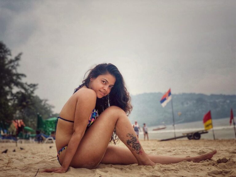 Sumona Chakravarti Instagram - Hello Sunday ⭐️💛🌼🌻 Phuket, Thailand