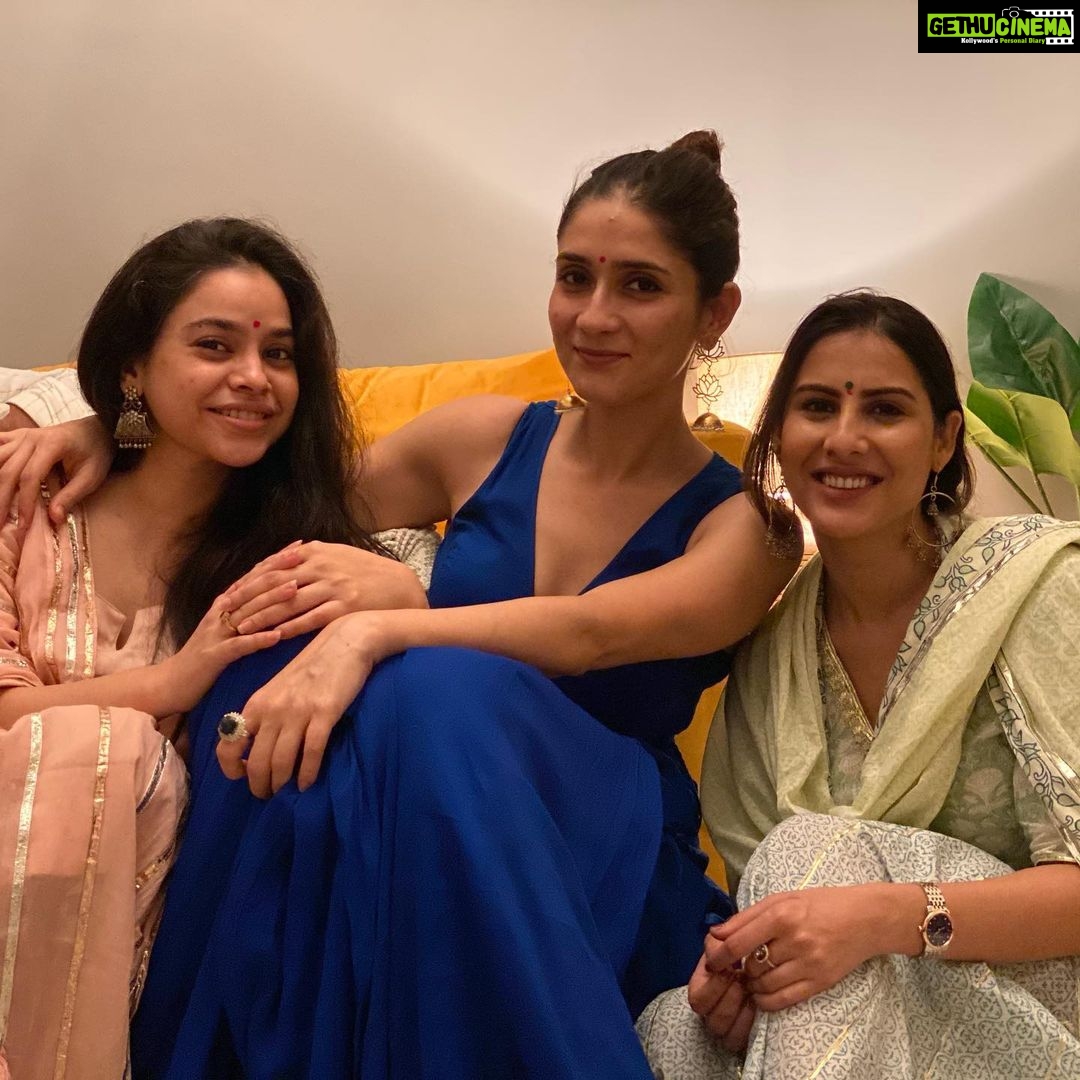 Sumona Chakravarti Instagram - Ganpati Bappa Morya 🌻 . . #NotWithoutMyTribe #FamJam