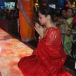 Sumona Chakravarti Instagram – #nationalhandloomday
Let’s celebrate & support our artisans, weavers & rich textiles.
My love for sarees – the jamdani to dhakai to linens to benarasis to mul … i love them all.
Am so proud of my personal collection💜
#handmadeinindia #vocalforlocal #vocal4handmade @smritiiraniofficial #indiantextiles #savetheweave